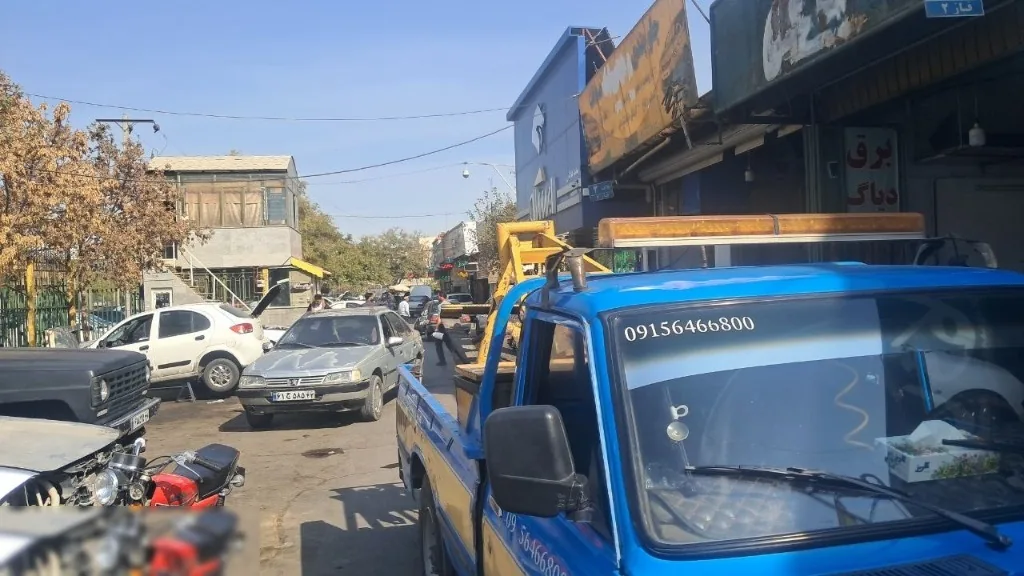 نیسان امداد خودرو و یدک کش آماده اعزام در خیابان های مشهد
